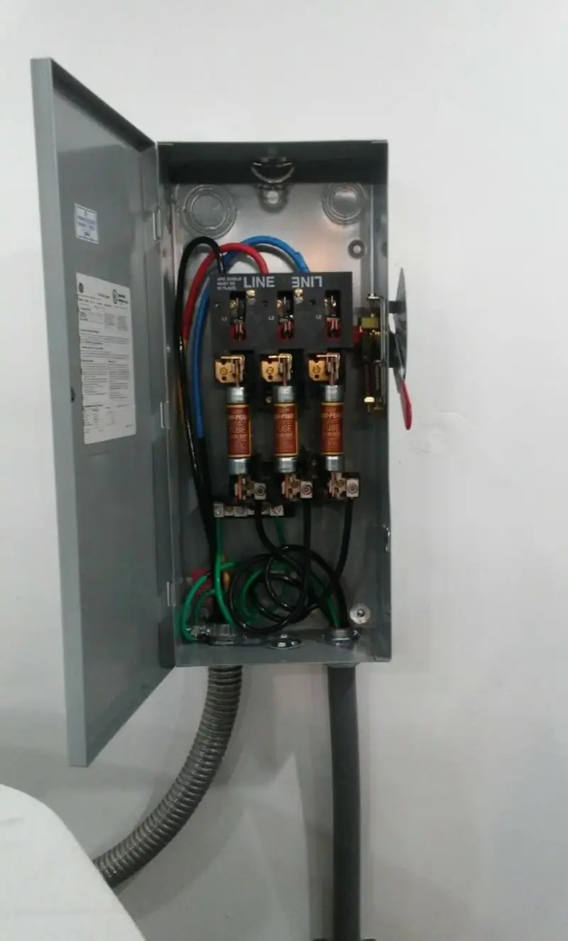 Three-phase disconnect switch installed for Smoke Detector Installation in Moapa Valley